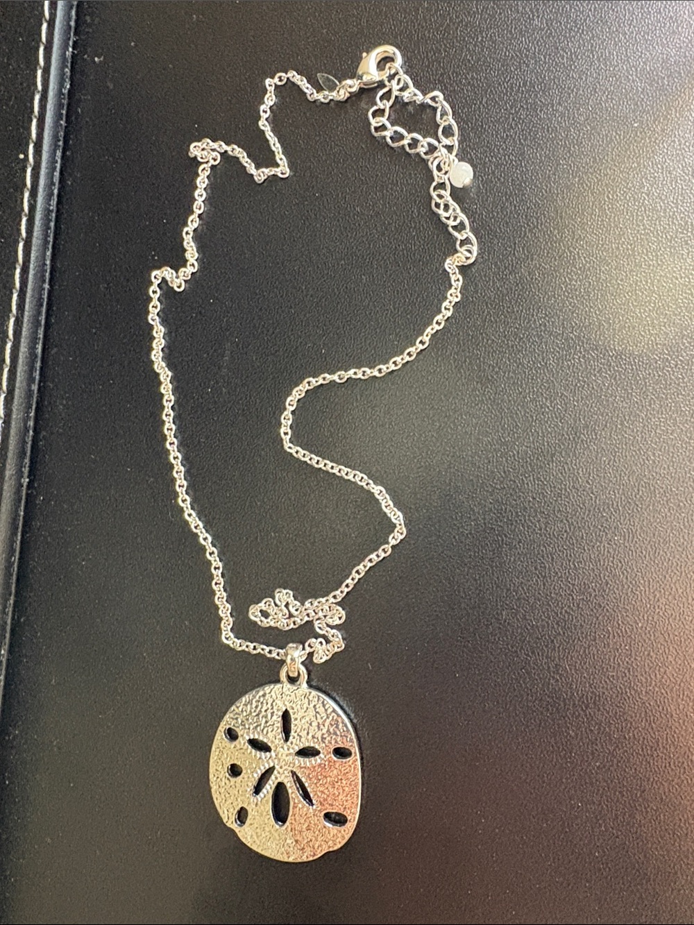 Silver tone Sand Dollar Pendant Necklace - Elegant Beach-Inspired Jewelry 19.5”